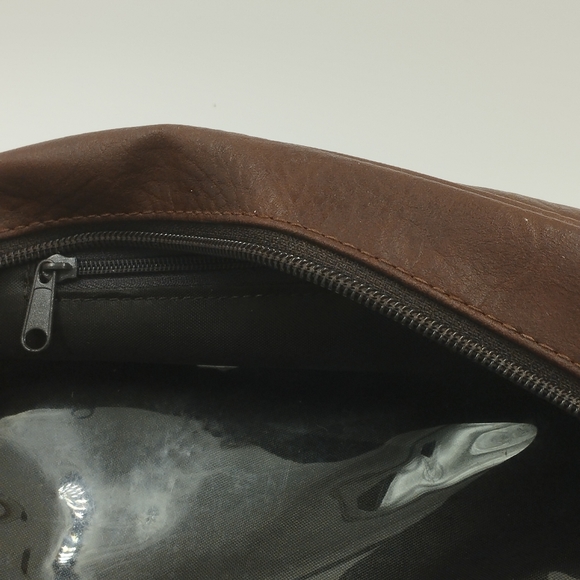 Penguin Travel kit faux leather - Picture 8 of 8